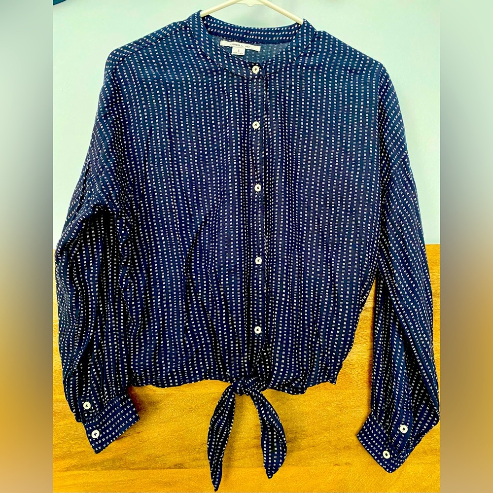 O’NEIL woman’s waist tie blouse